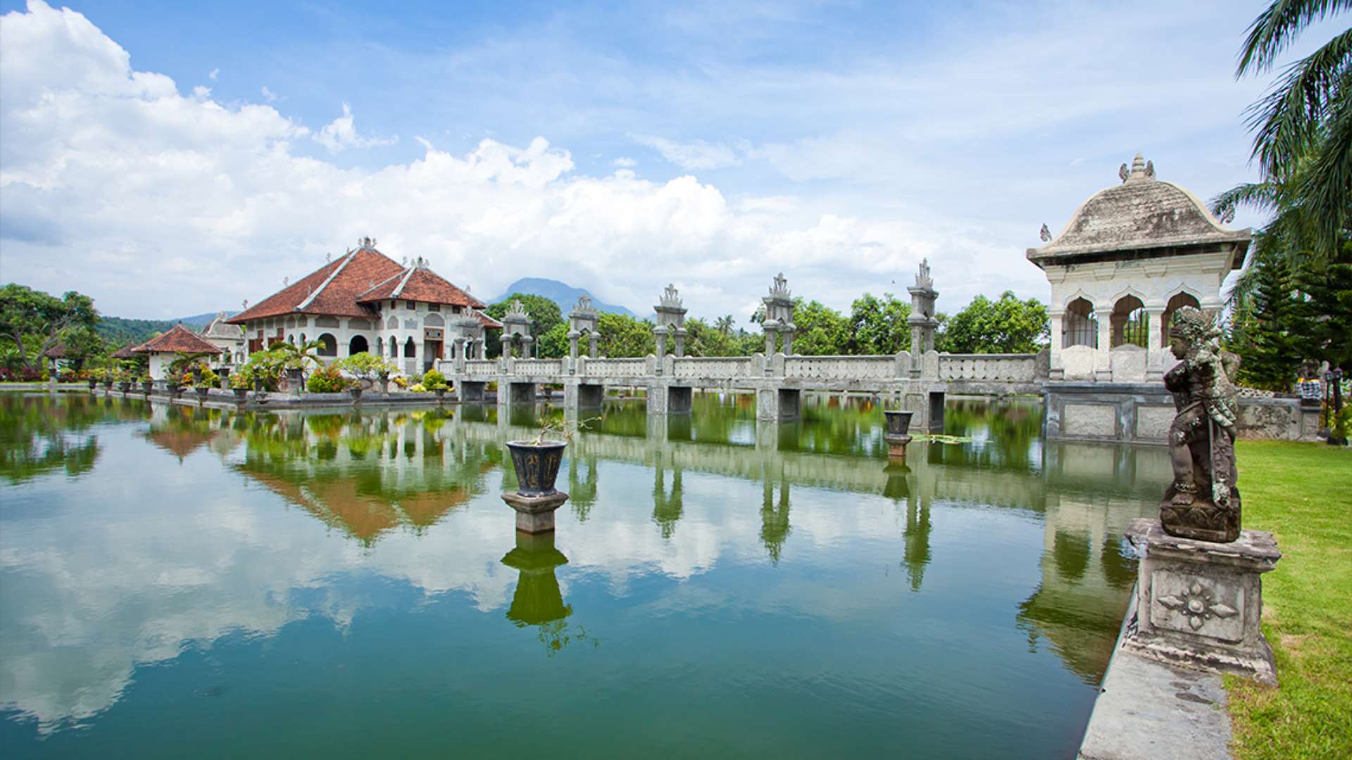 Gates of Heaven & Hidden Beach Escape (Lempuyang Tour)